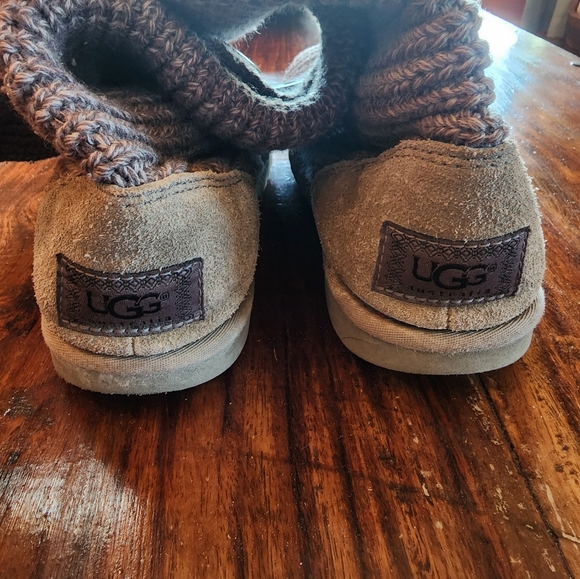 UGG - Picture 2 of 4